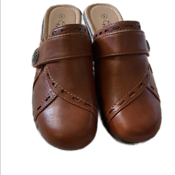 Comfort Trendz Clogs NWOT Boho style Size 8 Brown easy On and Off - Picture 1 of 10